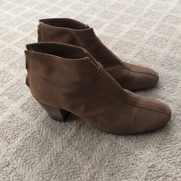 Women’s booties - Picture 2 of 3